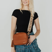 Load image into Gallery viewer, Brown Willow Crossbody Bag
